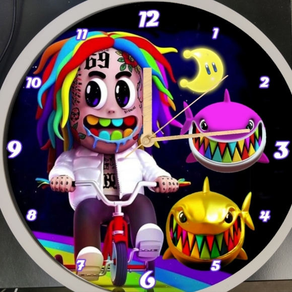 Tekashi on rainbow clock - Picture 4 of 4